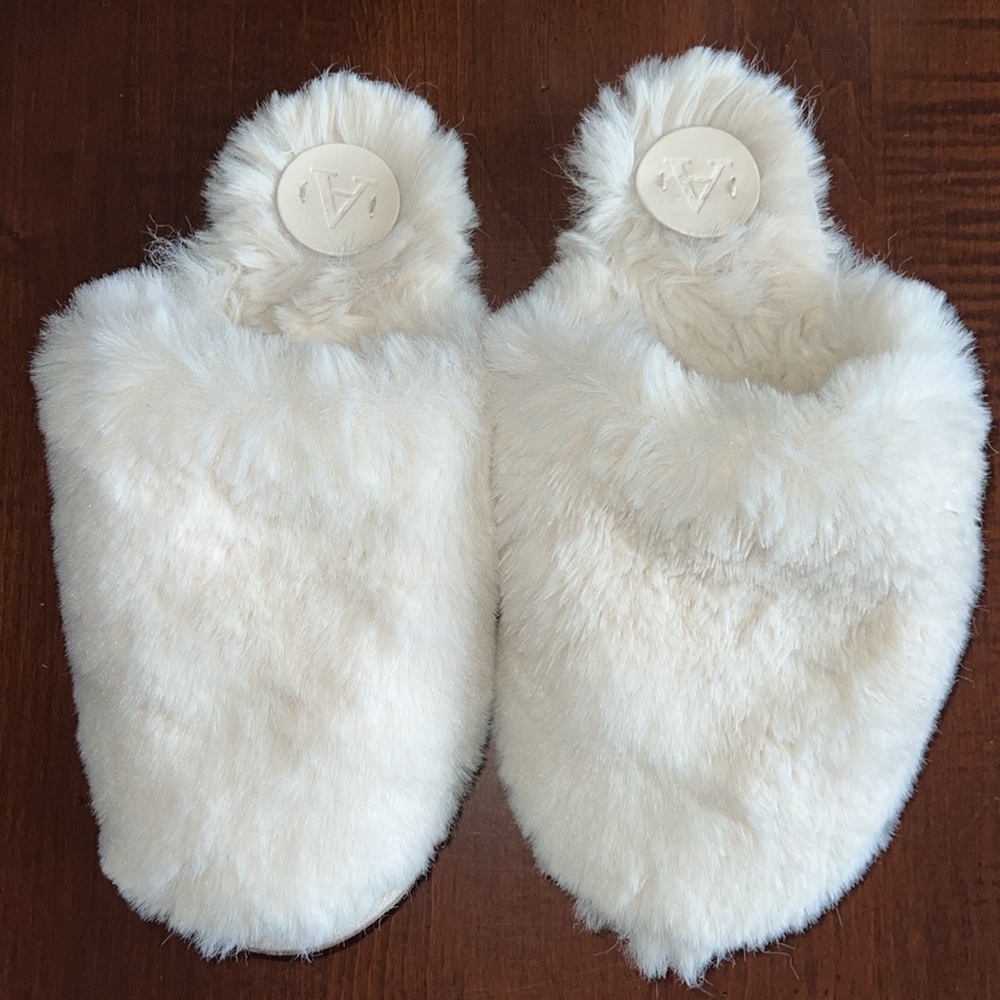 Anthropologie Cream Faux Fur Slipper-S/M